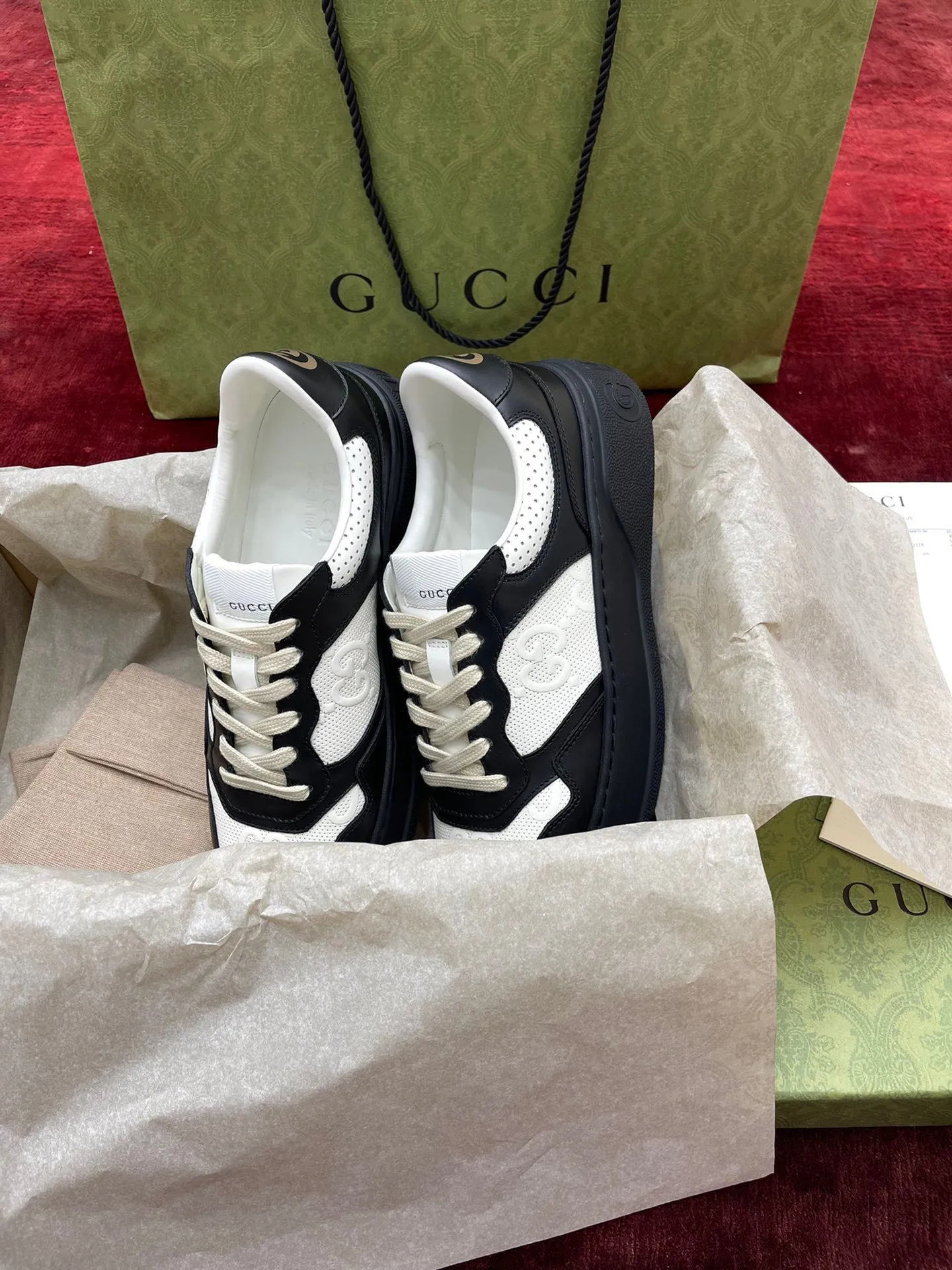 👟👟Ex-factory price 480👟👟 Gucc*i~~New upgraded version, original original color @GG couple's thick-soled shoes...biscuit shoes...white shoes...sneakers...flat shoes...catwalk style: celebrities, Internet celebrities, Xiaohongshu, etc. will definitely plant grass and call❤ Original customized cowhide fabric (classic old floral fabric, perforation, embossing process), the original bottom has a big logo, and there is a GG on the heel Logo, 5cm thick sole, classic Gucci webbing... Women's size 35-40, men's size 39-44